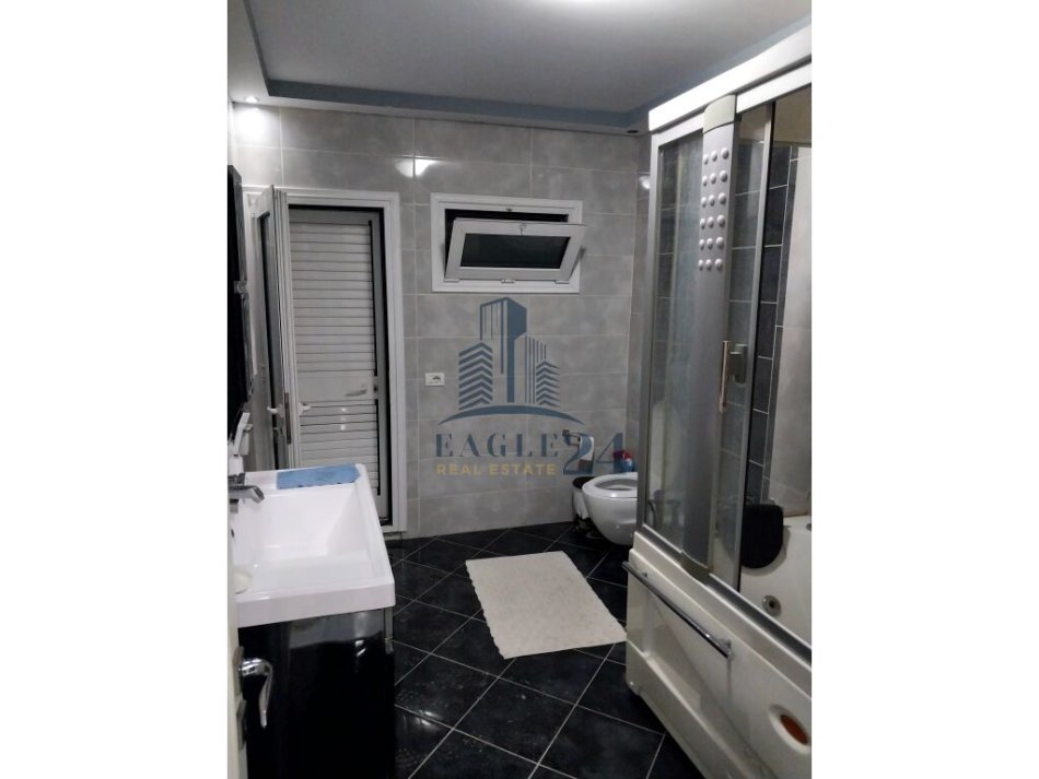 APARTAMENT 3+1 NE SHITJE , TEK ISH PARKU