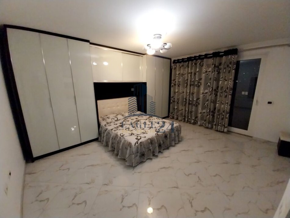 APARTAMENT 3+1 NE SHITJE , TEK ISH PARKU