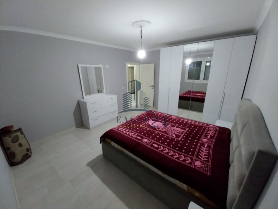 APARTAMENT 3+1 NE SHITJE , TEK ISH PARKU
