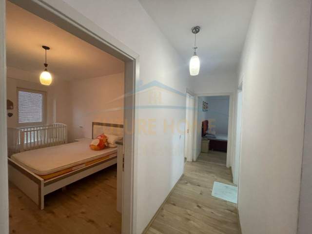 Tirane, jepet me qera apartament 2+1 Kati 3, 85 m² 500 Euro (Kompleksi Kontakt)