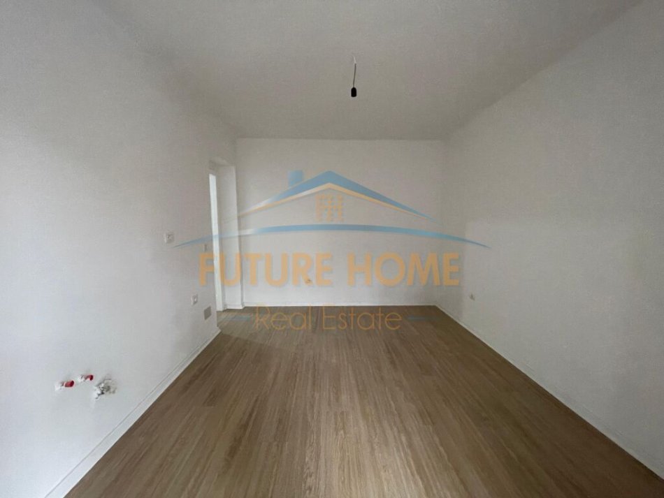 Tirane, shes apartament 2+1+Ballkon Kati 1, 55 m² 87.000 € (Ali Demi prane Kryegjyshates)