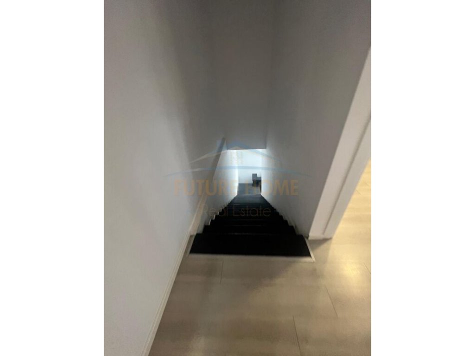 Tirane, shitet ambjent biznesi Kati 0, 800 m² 600.000 € (Autostrada Tirane-Durres)