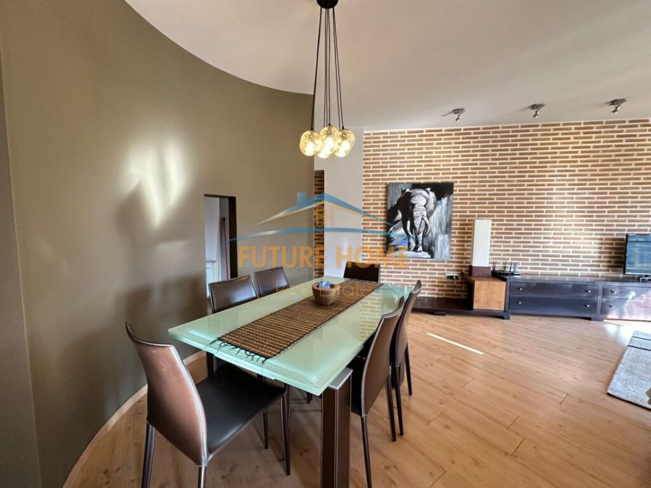 Tirane, jepet me qera 2+1 Kati 7, 114 m² 1.500 € (Bllok, Tiranë)