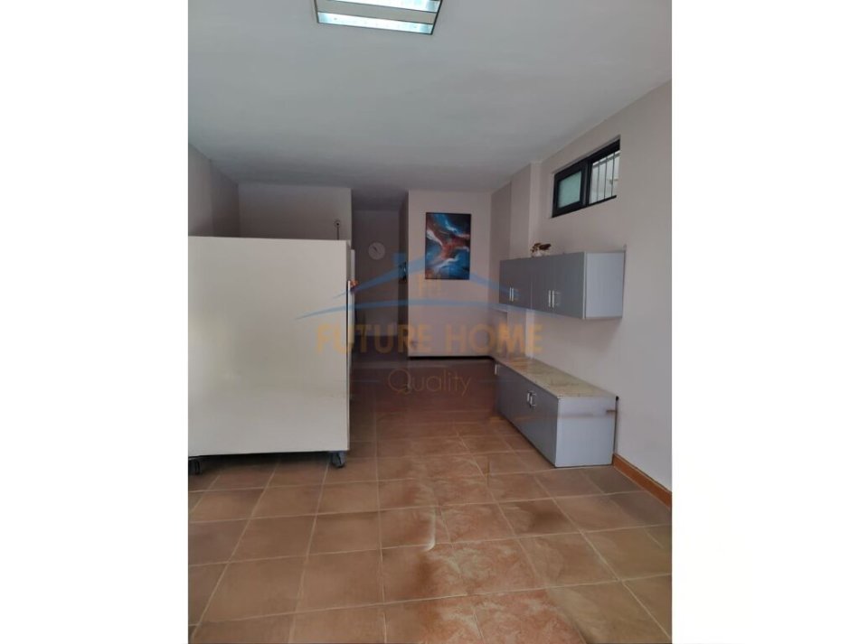 Durres, shitet ambjent biznesi Kati 0, 37 m² 65.000 € (Hekurudha, Plazh)