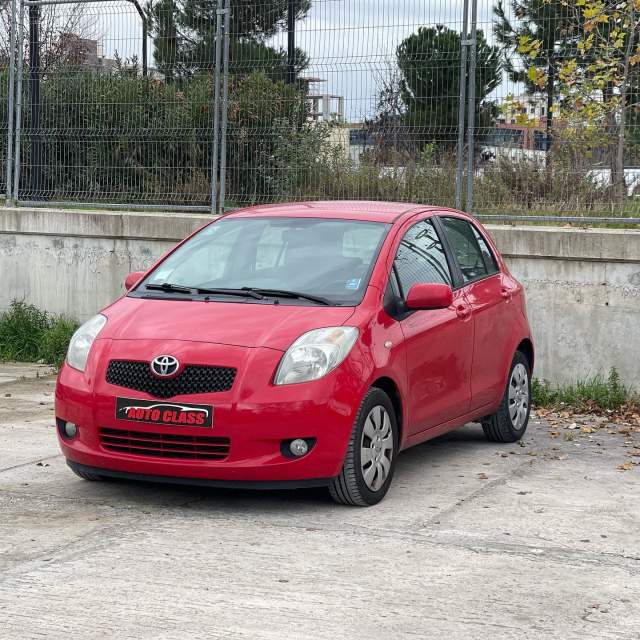 Tirane, shes makine Toyota yaris Viti 2007, 5.200 Euro