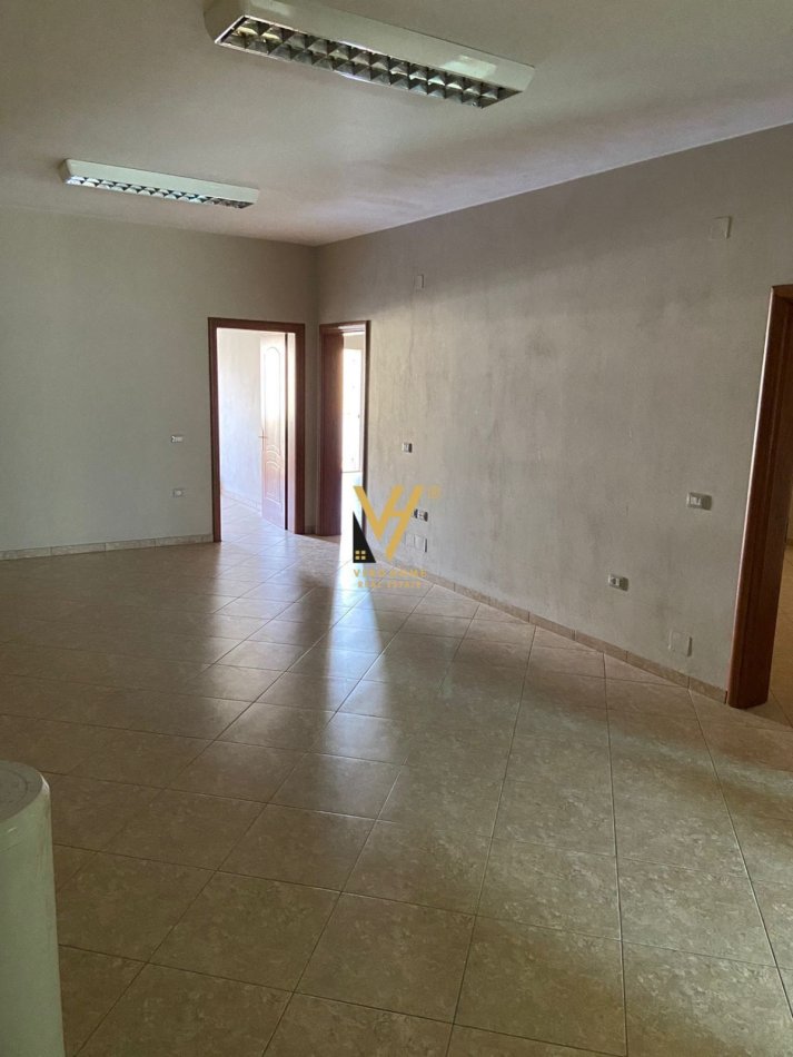 Tirane, jepet me qera zyre Kati 2, 230 m² 850 € (SELITE)
