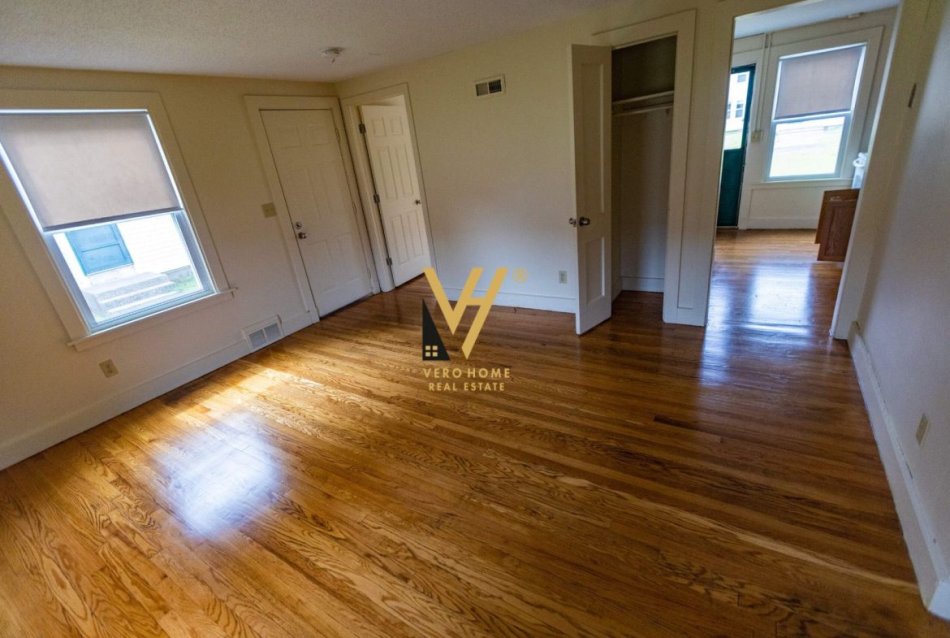 Tirane, shitet apartament 1+1+Ballkon Kati 4, 115 m² 120.000 € (UNAZA E RE)