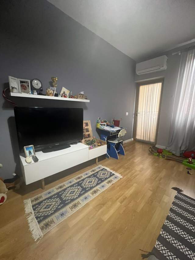 Tirane, jepet me qera apartament 1+1+BLK Kati 3, 65 m² 350 Euro (Fresk ,te thesari)
