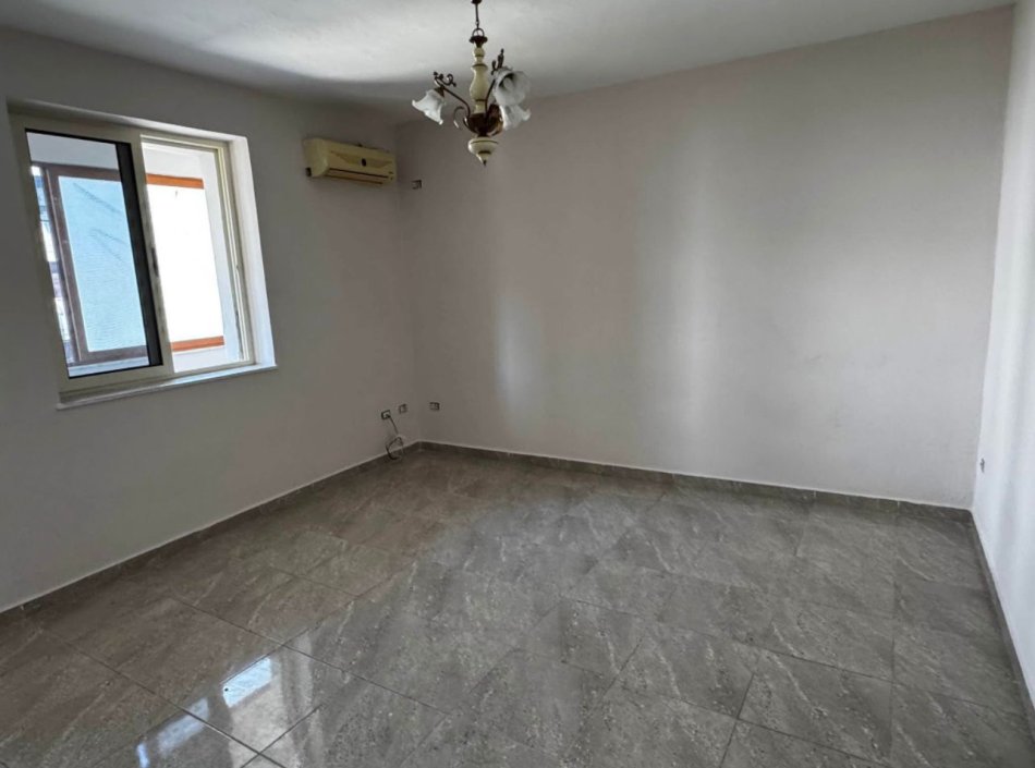 Durres, shitet apartament 1+1+Ballkon Kati 2, 60 m² 68.000 € 