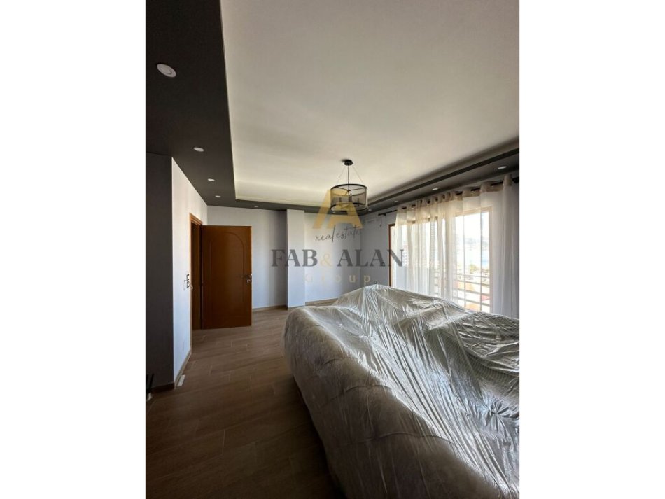 Pogradec, shitet apartament 2+1+2 ballkone Kati 7, 124 m² 150.000 € (Pogradec, tek Stadiumi)