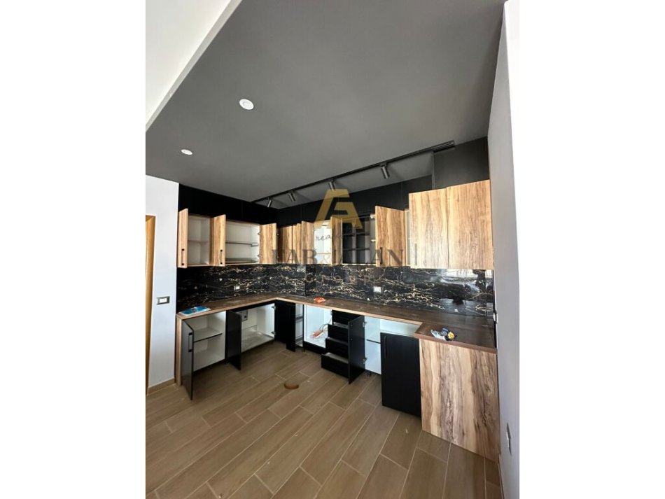Pogradec, shitet apartament 2+1+2 ballkone Kati 7, 124 m² 150.000 € (Pogradec, tek Stadiumi)