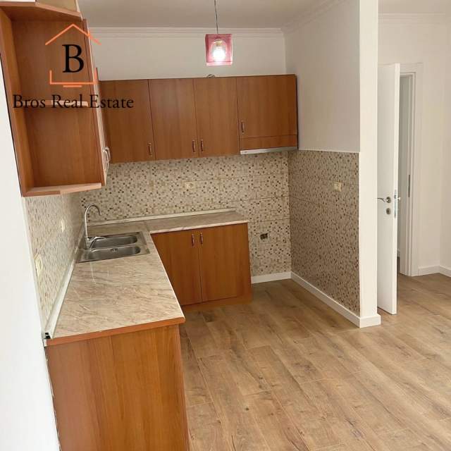 Tirane, jepet me qera apartament 2+1+BLK Kati 4, 110 m² 400 Euro (Rruga Jordan Misja,Bulevardi Ri)