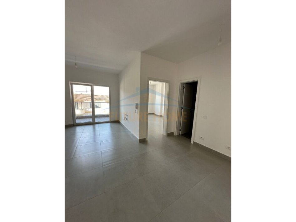 Durres, shitet apartament 2+1+Ballkon Kati 4, 87 m² 148.000 € (Golem)
