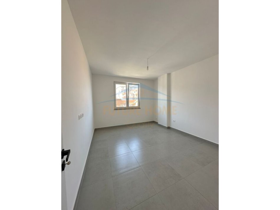 Durres, shitet apartament 2+1+Ballkon Kati 4, 87 m² 148.000 € (Golem)