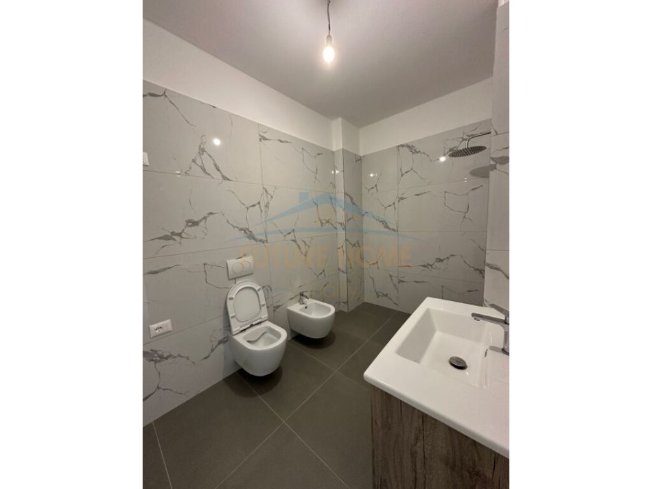 Durres, shitet apartament 2+1+Ballkon Kati 4, 87 m² 148.000 € (Golem)