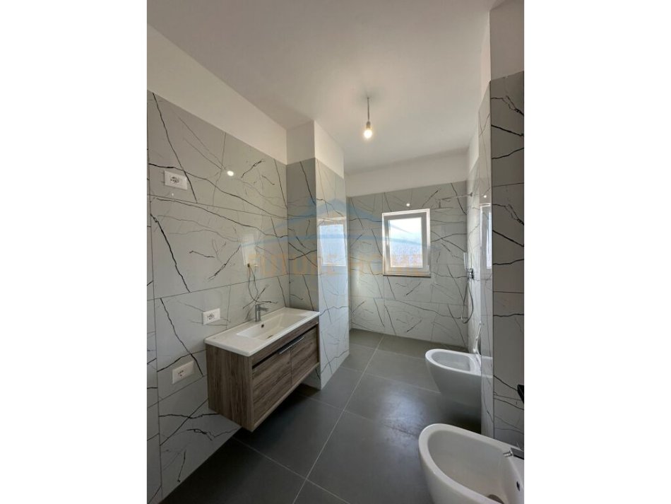 Durres, shitet apartament 1+1 Kati 4, 106 m² 180.000 € (Golem)