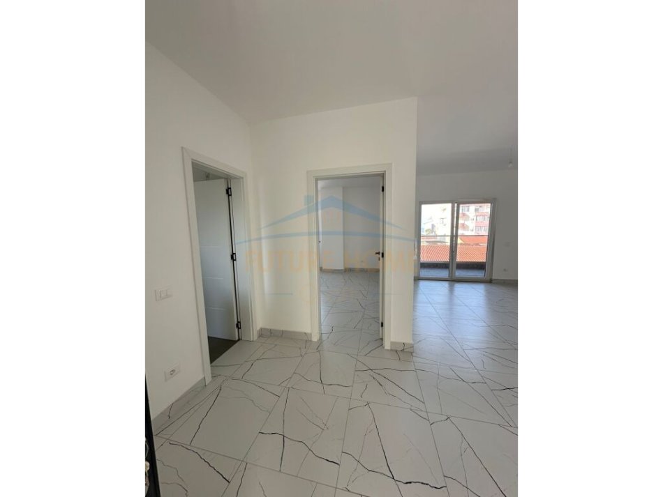 Durres, shitet apartament 1+1+Ballkon Kati 4, 106 m² 180.000 € (Golem)