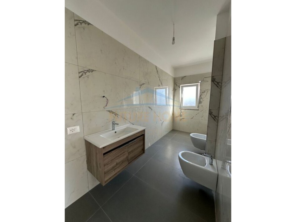 Durres, shitet apartament 1+1+Ballkon Kati 4, 73 m² 125.000 € (Golem)