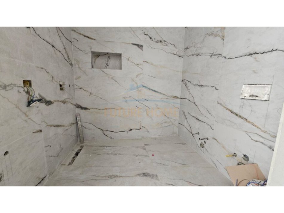 Tirane, shitet apartament 2+1+Ballkon Kati 5, 107 m² 278.000 € (pazari i ri)