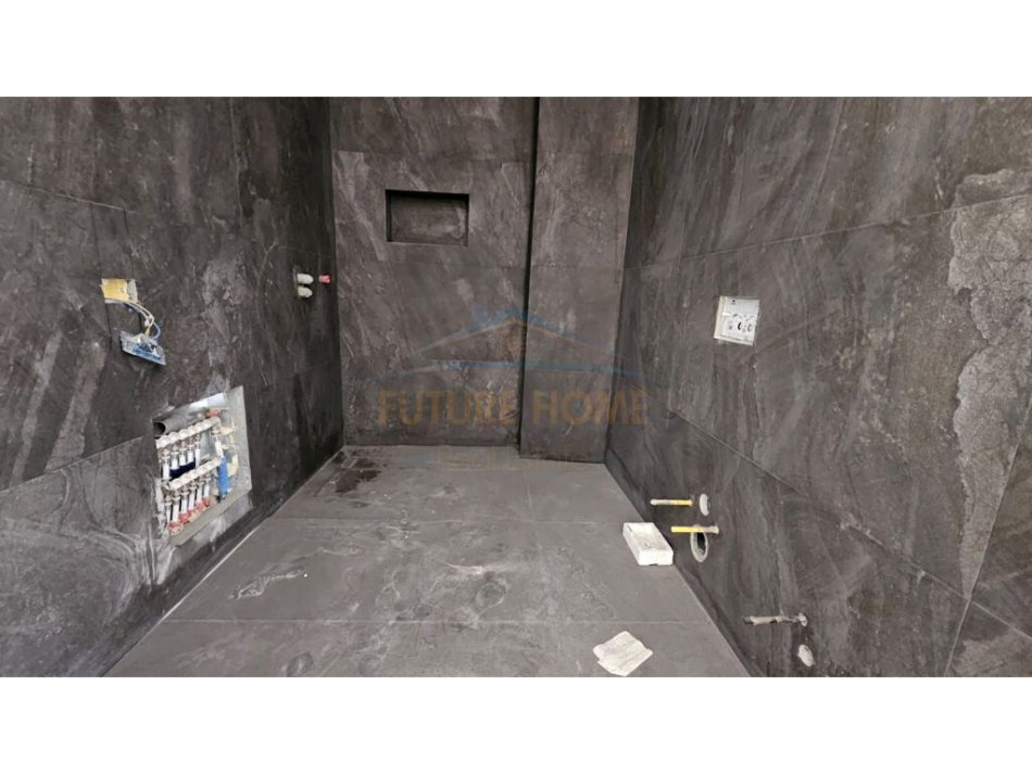 Tirane, shitet apartament 2+1+Ballkon Kati 5, 107 m² 278.000 € (pazari i ri)