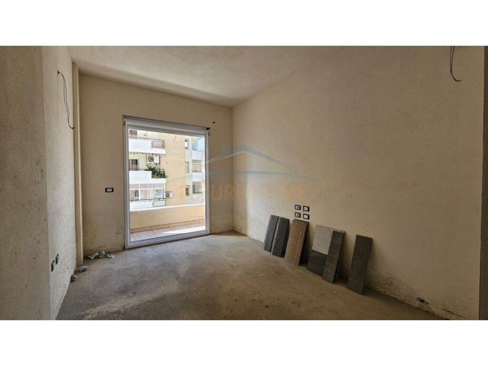 Tirane, shitet apartament 2+1+Ballkon Kati 5, 107 m² 278.000 € (pazari i ri)