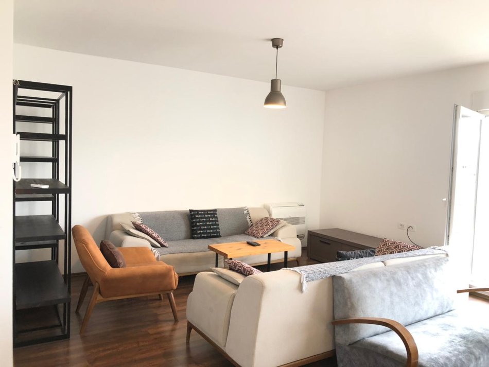 Tirane, jepet me qera apartament 1+1+Ballkon Kati 8, 80 m² 600 € (Frosina Plaku)