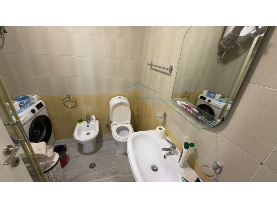 Tirane, jepet me qera apartament 2+1 Kati 2, 120 m² 800 € (Liqeni i Thate)