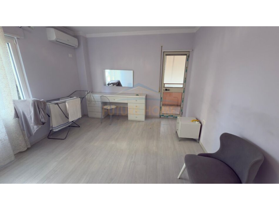 Tirane, jepet me qera apartament 2+1 Kati 2, 120 m² 800 € (Liqeni i Thate)