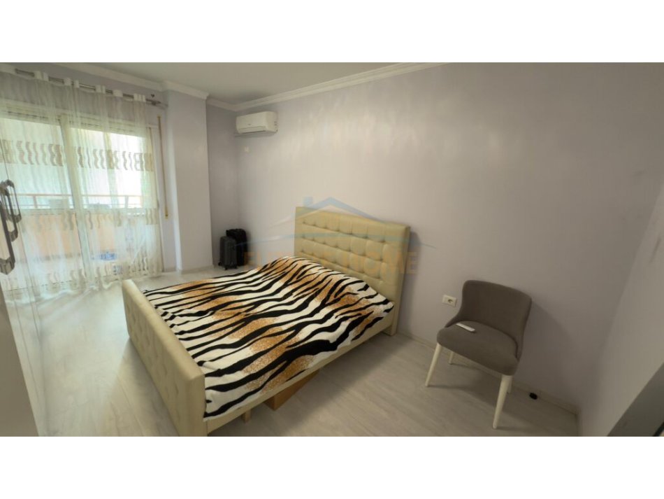 Tirane, jepet me qera apartament 2+1 Kati 2, 120 m² 800 € (Liqeni i Thate,)