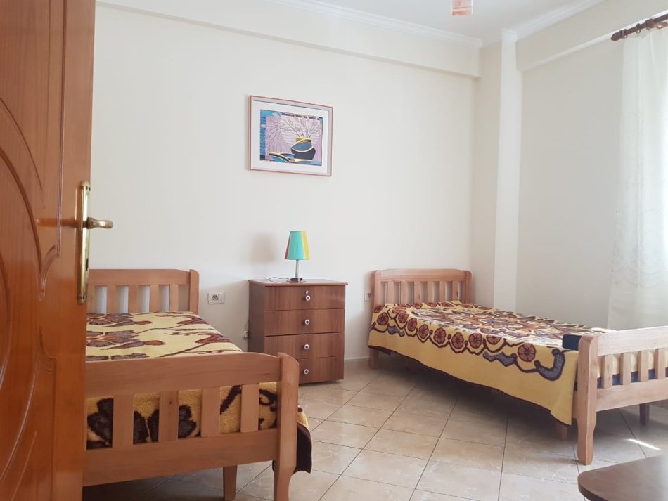 Tirane, jepet me qera apartament 2+1 Kati 2, 118 m² 500 € (Don Bosko)