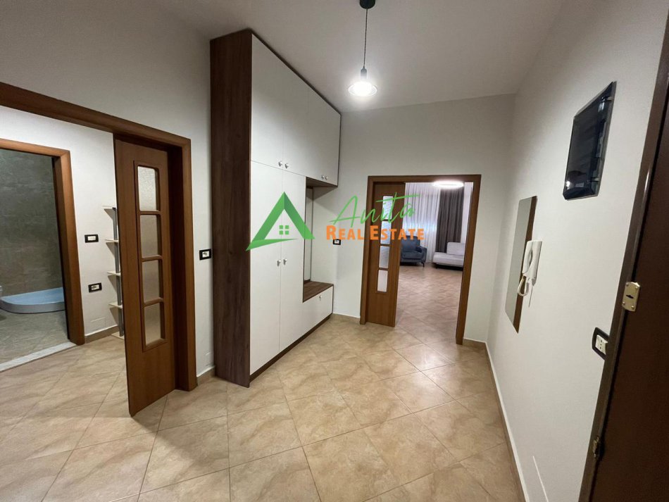 Tirane, jepet me qera apartament 2+1+Ballkon Kati 4, 118 m² (Rruga 5 Maji)
