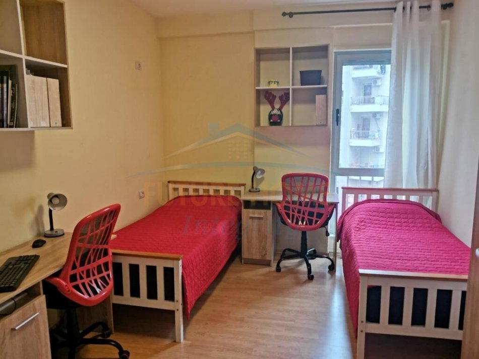 Shqiperi, shitet apartament 2+1+Ballkon Kati 4, 95 m² 170.000 € (RRUGA E KAVAJES)