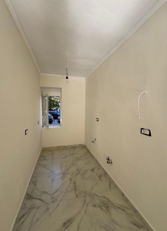Tirane, jepet me qera apartament 1+1 Kati 0, 80 m² 600 € (Irfan Tomini)