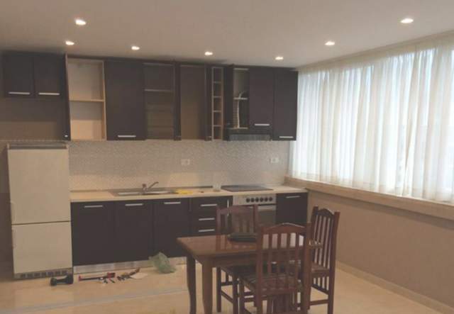 Tirane, shitet apartament 98 m² 145.000 Euro