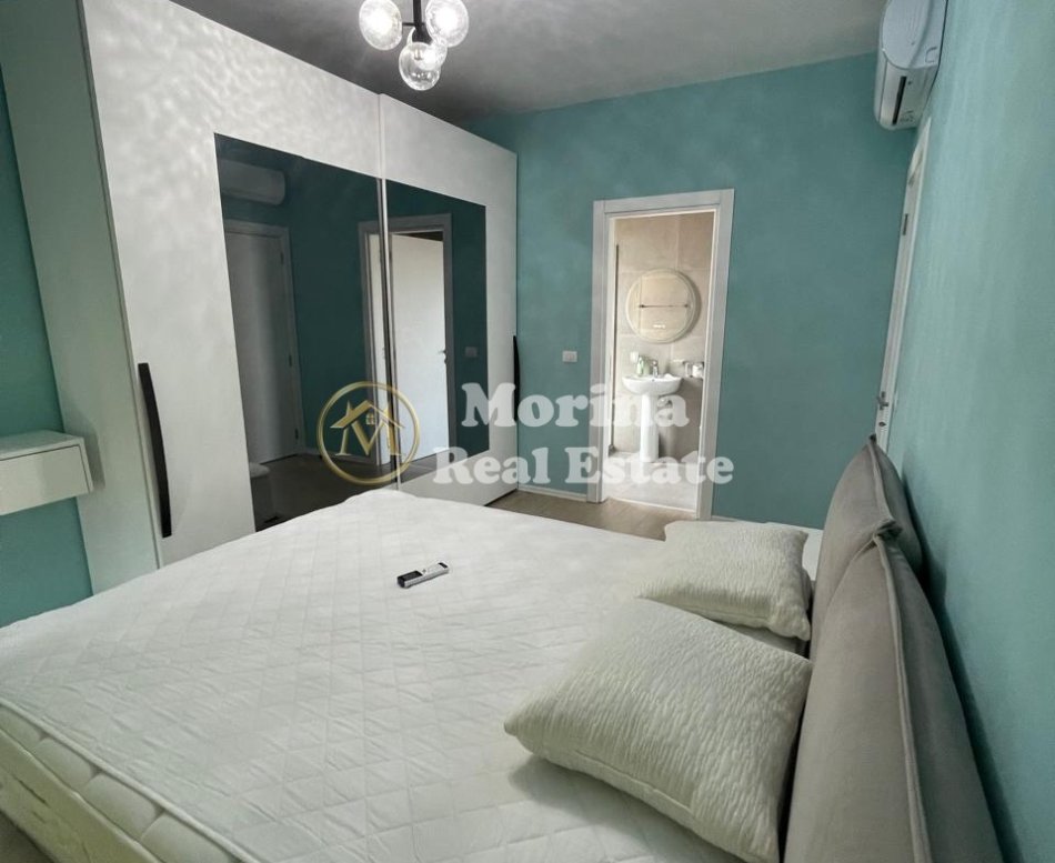 Tirane, jepet me qera apartament 3+1 Kati 4, 112 m² 800 € (Laprake)