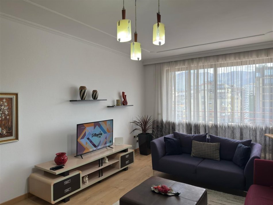 Super Apartament 2+1+2 me qera ne bllok (800 Euro)
