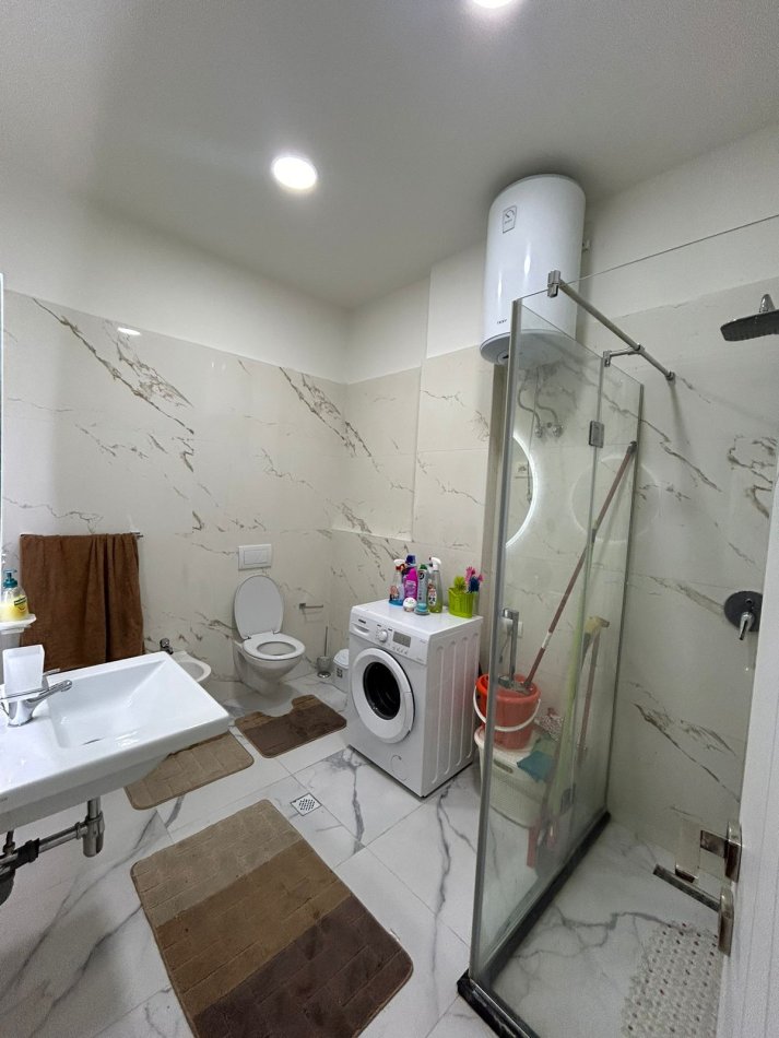 Super Apartament me qera tek Liqeni i Thate (650 Euro)