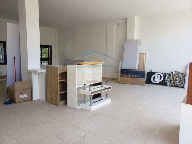 Durres, jepet me qera ambjent biznesi Kati 2, 140 m² 600 Euro (SPITALI AMERIKAN)