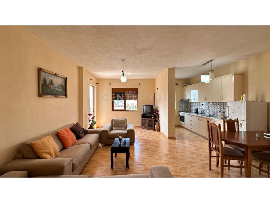 Tirane, jepet me qera apartament 1+1+Ballkon Kati 5, 73 m² 350 € (ne fund te rruges Jordan Misja, prane Bulevardit te Ri)