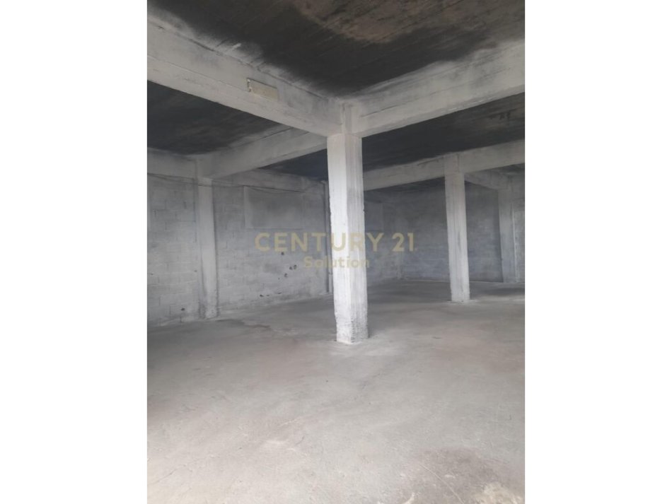 Tirane, jepet me qera ambjent biznesi Kati 0, 100 m² 500 € (në zonën e Ish-Doganës në Tiranë)