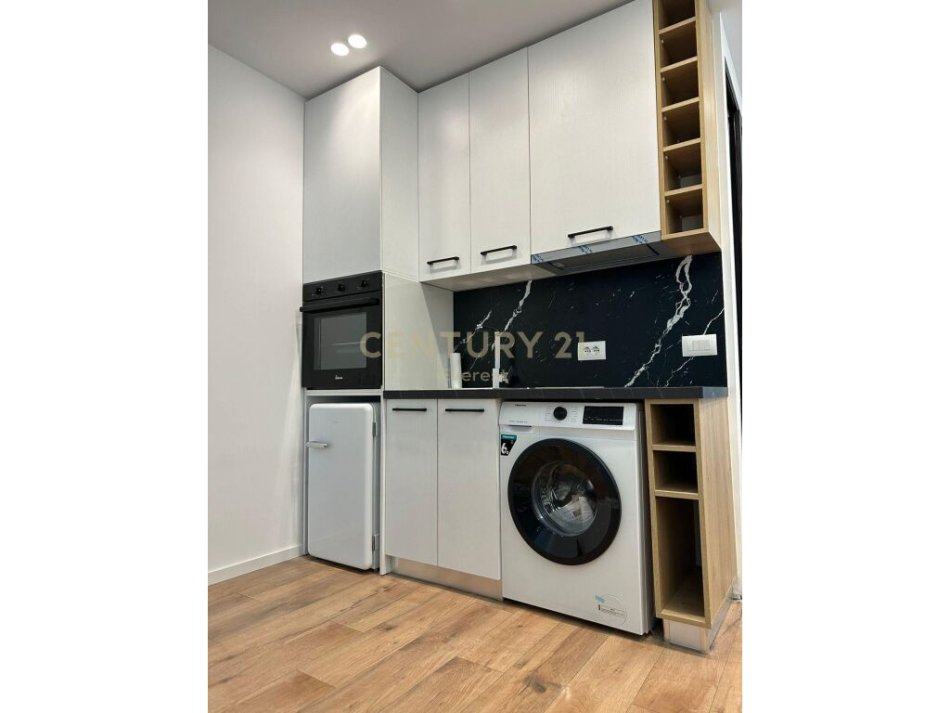 Tirane, shitet apartament 1+1 Kati 2, 135.000 € (prane rruges Myslym Shyri, prane Qendres.)