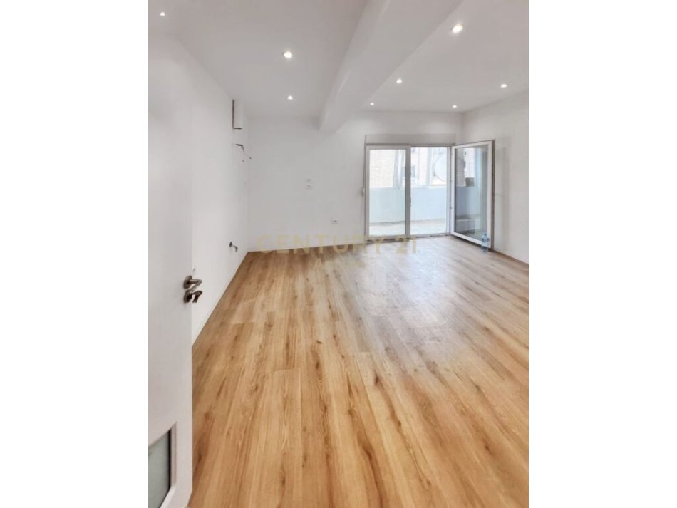 Tirane, shitet apartament 2+1+Ballkon Kati 3, 77 m² 149.000 € (zona e Brrylit, brenda unazes)