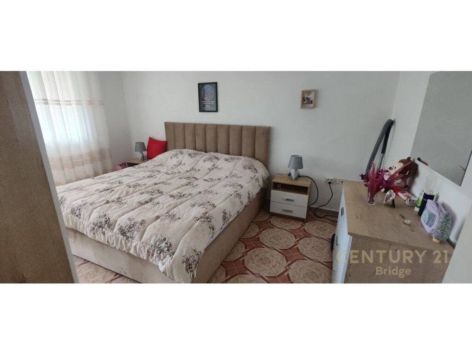 Tirane, shitet apartament 2+1+Ballkon Kati 4, 70 m² 110.000 € (PRANË MATERNITETIT TË RI)
