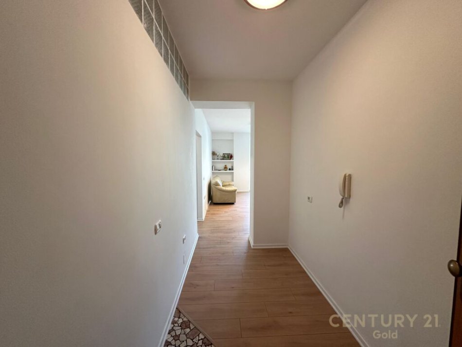 Tirane, shitet apartament 2+1+Ballkon Kati 4, 114 m² 199.000 € (prane rruges "RIZA CEROVA")