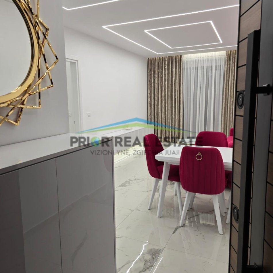 Tirane, jepet me qera apartament 1+1+Ballkon Kati 5, 75 m² 600 € (Kopshti Botanik)