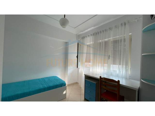 Tirane, jepet me qera apartament 2+1+BLK Kati 8, 125 m² 550 Euro (Rruga Him Kolli)