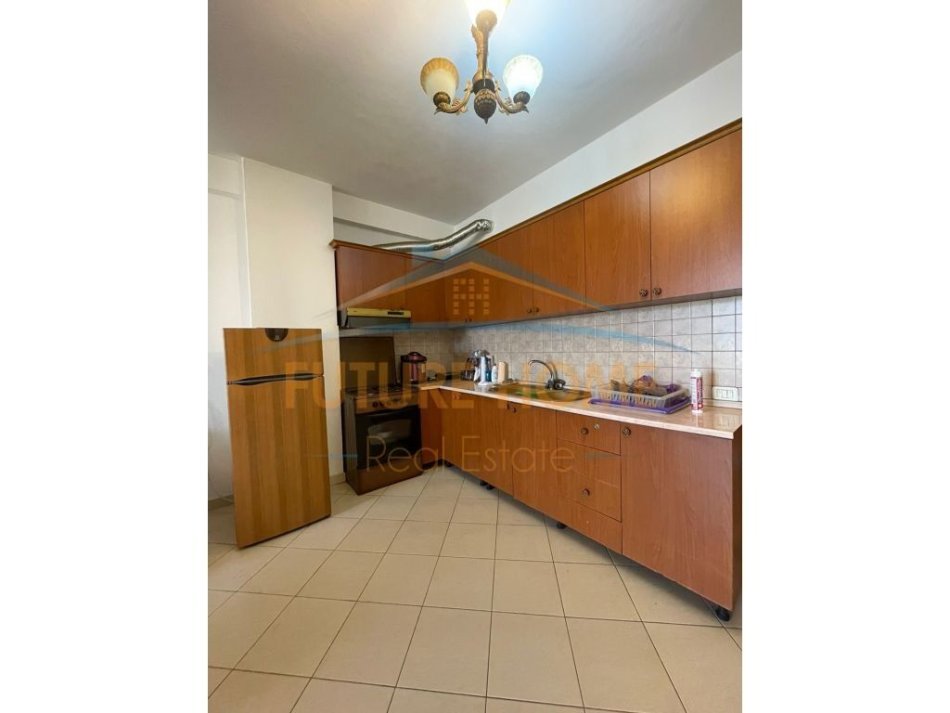 Tirane, shitet garsonier 1+1 Kati 7, 58 m² 75.000 € (UNAZA E RE)