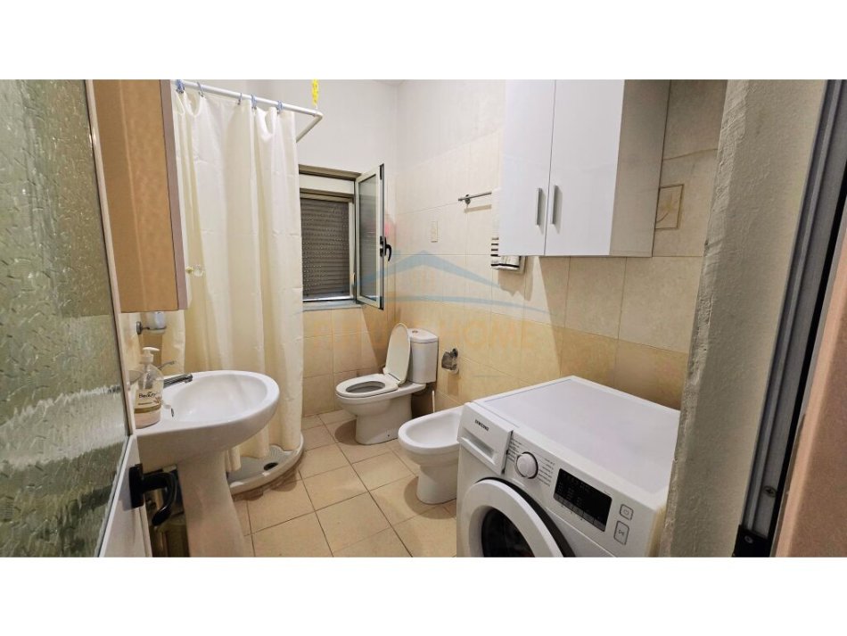 Durres, jap me qera apartament 1+1+Ballkon Kati 4, 160 m² 350 € (shkembi i kavajes)