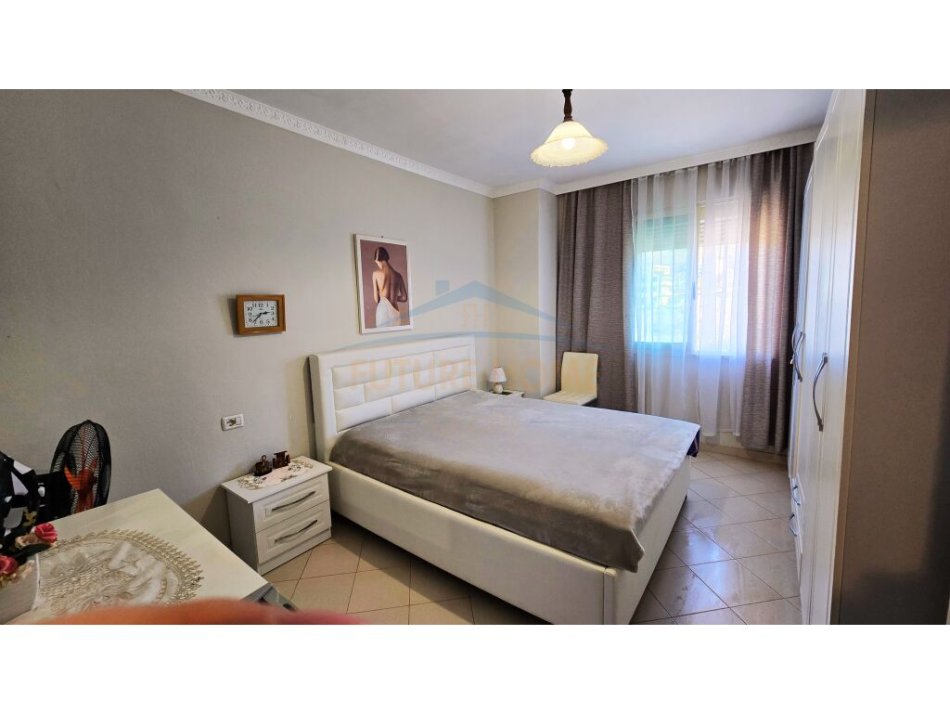Durres, jap me qera apartament 1+1+Ballkon Kati 4, 160 m² 350 € (shkembi i kavajes)