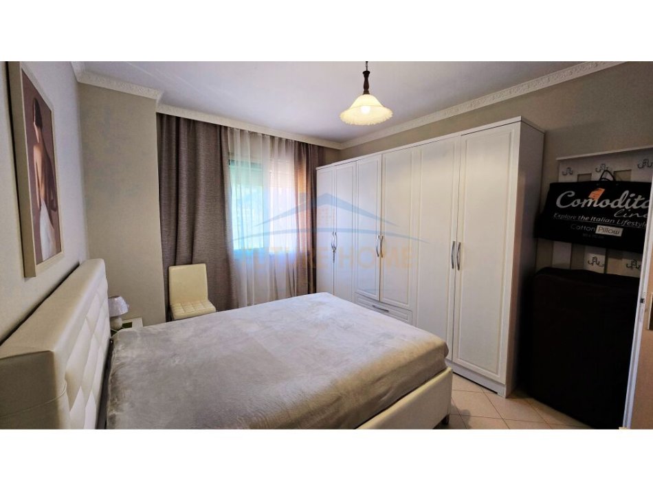 Durres, jap me qera apartament 1+1+Ballkon Kati 4, 160 m² 350 € (shkembi i kavajes)
